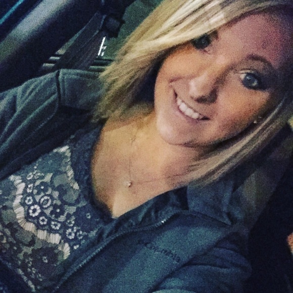 Profile Picture of Amanda Disabato (@acdisabato91) on Poshmark