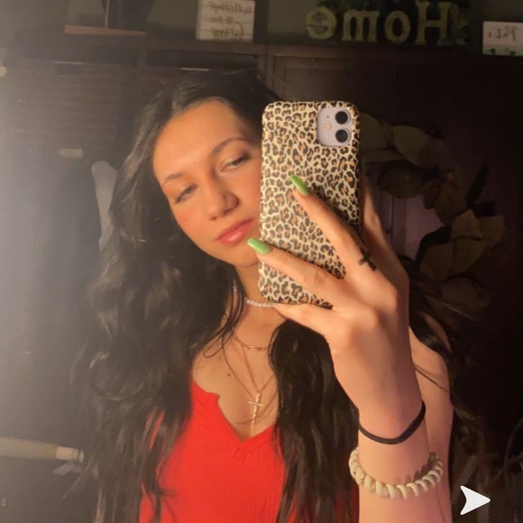 Profile Picture of Joelle Rupp (@joelle299) on Poshmark