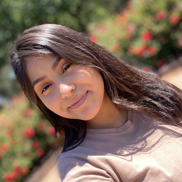 Profile Picture of Silvia Velasquez (@silviavelasq413) on Poshmark