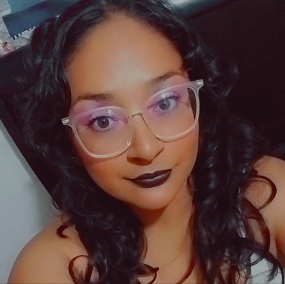 Profile Picture of Ruby Solis (@rubysolis94) on Poshmark