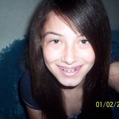 Profile Picture of Lora Kerr (@birdieLandenna7) on Twitter