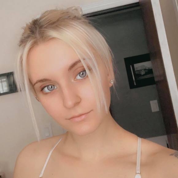 Profile Picture of Taylor Leiteritz (@taylorleiteritz) on Poshmark
