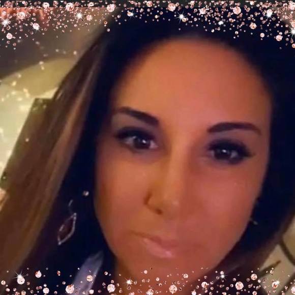 Profile Picture of Amy Saloomey (@amysaloomey) on Poshmark