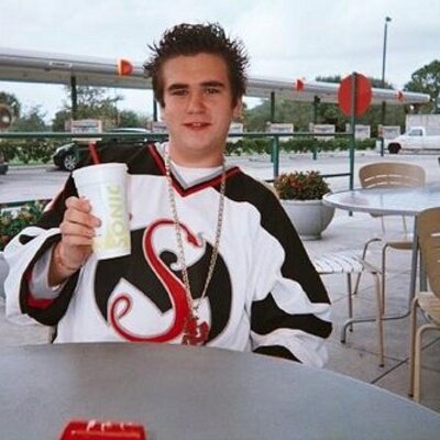 Profile Picture of Robert Bernstein (@BrUtAlDeAtH4u) on Twitter