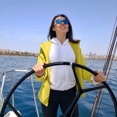 Profile Picture of Elif Celik (@ellycel) on Twitter