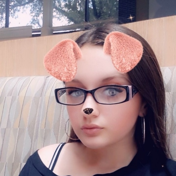 Profile Picture of Alyssa Wardley (@alyssawardley) on Poshmark