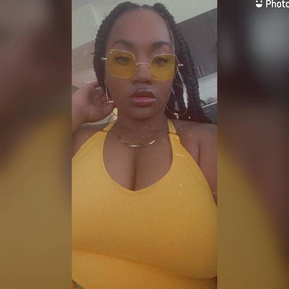 Profile Picture of Alantre Carson (@cleo_trappa) on Poshmark