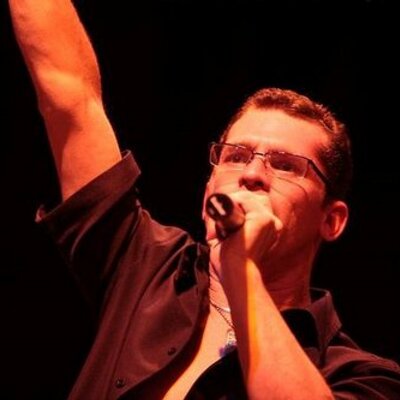 Profile Picture of Simon Gold (@simongoldsings) on Twitter