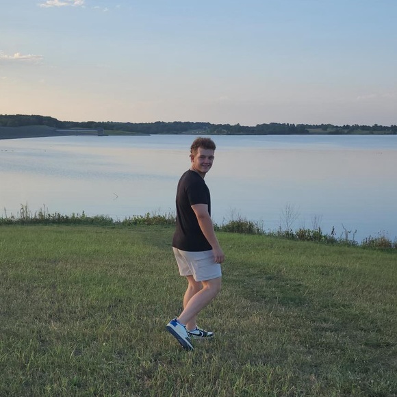 Profile Picture of Brady Speer (@braywayy422) on Poshmark