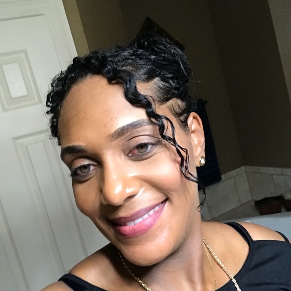 Profile Picture of Bianca Phillips (@ikewife) on Poshmark