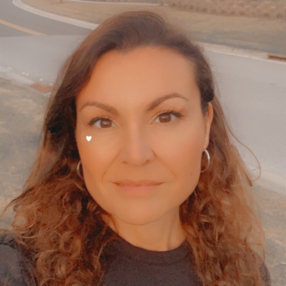 Profile Picture of Mira Brenka (@mirabrenka) on Poshmark