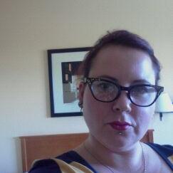 Profile Picture of Catherine Picard (@thesingingcat82) on Twitter