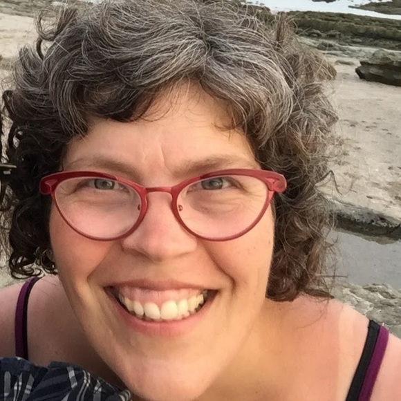 Profile Picture of Sara Bednark (@sarabednark) on Poshmark