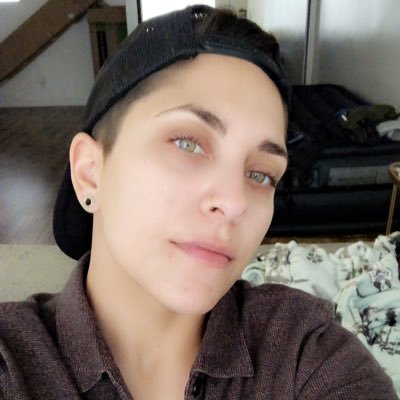 Profile Picture of Robin Montero🌹 (@batmansidekickk) on Twitter