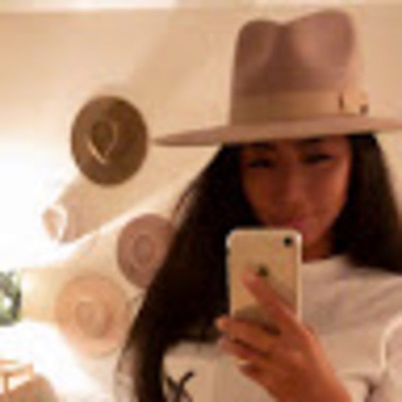 Kiyoko Miyaji - Poshmark Profile Picture of Kiyoko Miyaji (@kiyoko_miyaji) on Poshmark