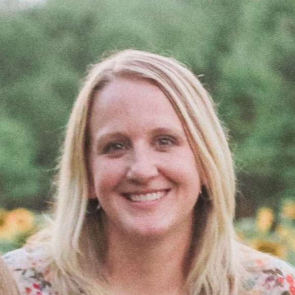 Profile Picture of Amanda Schmidt (@amandaschmid615) on Poshmark