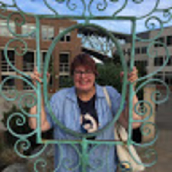 Cheryl Mravec - Poshmark Profile Picture of Cheryl Mravec (@cherylmravec) on Poshmark