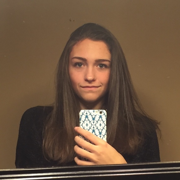 Profile Picture of Julia Will (@julia_will) on Poshmark