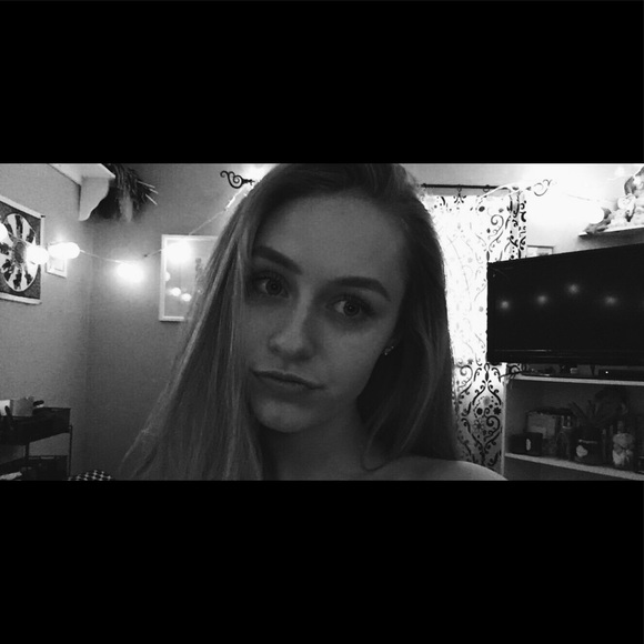 Profile Picture of Grace Mementowski (@gracememo) on Poshmark