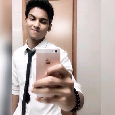 Profile Picture of ග්ලෙන් AsHLey  🧟‍♂️ (@_glen_ash_) on Twitter