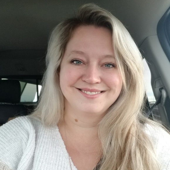 Profile Picture of Jennifer Pepe (@jenpepe797) on Poshmark