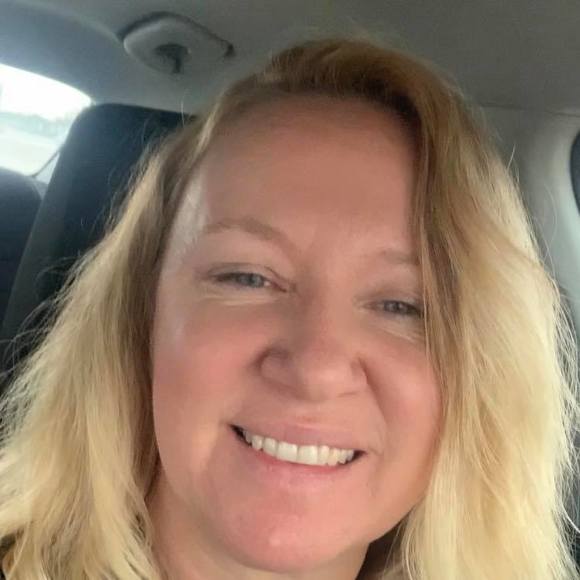 Profile Picture of Leah Helms (@ladidahlala) on Poshmark