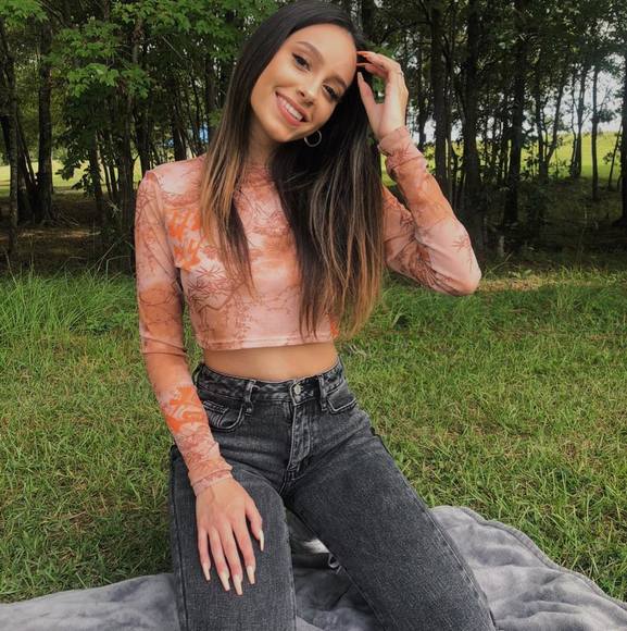 Profile Picture of Sydney Fornelli (@sydney282039) on Poshmark