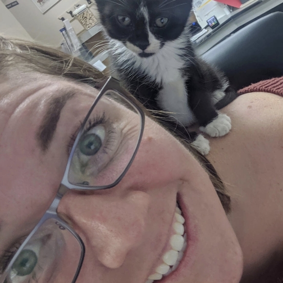 Profile Picture of Raylynn Bradigan (@raylynnigan) on Poshmark