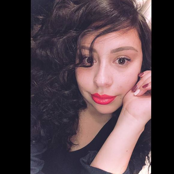 Profile Picture of Liz Gasca (@liz1992g) on Poshmark