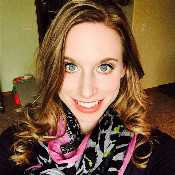 Profile Picture of Hannah Lintelman (@hllintelman) on Poshmark