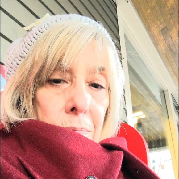 Profile Picture of Anna-maria Sausa (@asausa) on Poshmark