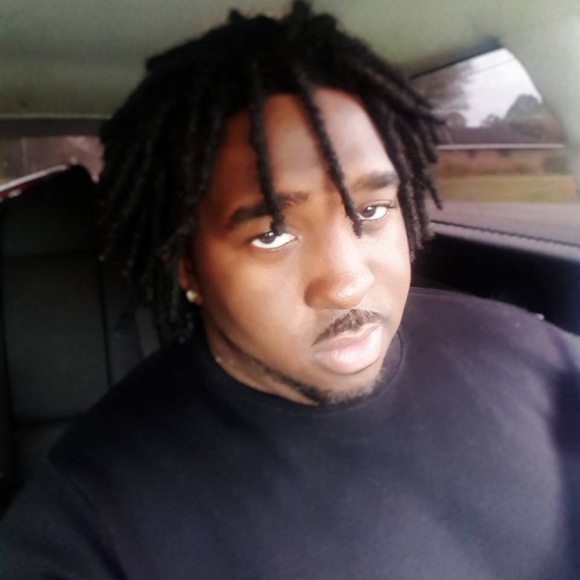 Profile Picture of Dorsha Daigle (@dorshad) on Poshmark