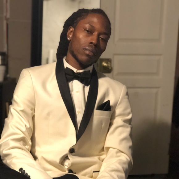 Profile Picture of Ray Frieson (@raybandz45) on Poshmark