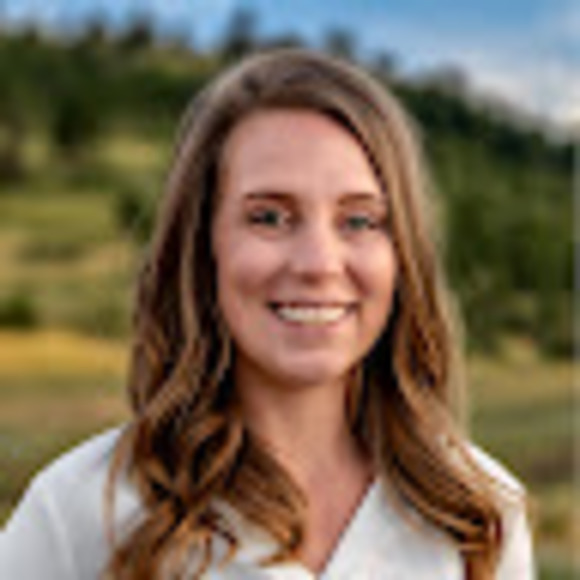 Profile Picture of Jamie Schneider (@jamieschneid323) on Poshmark