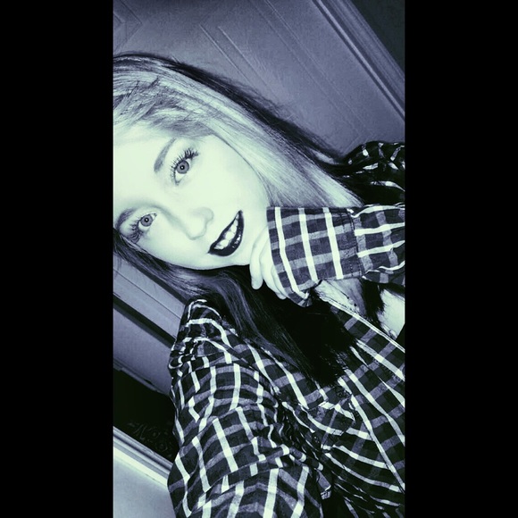 Profile Picture of Jade Mcdowell (@jadiebird1997) on Poshmark