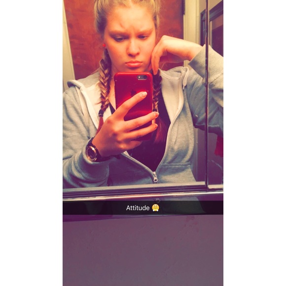 Profile Picture of Briona Pozniak (@brionadiane) on Poshmark