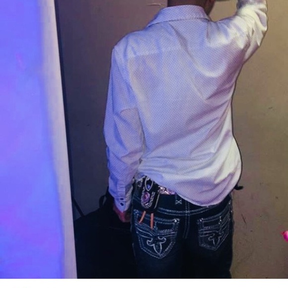 Profile Picture of Cesar Arredondo (@cesararredon330) on Poshmark