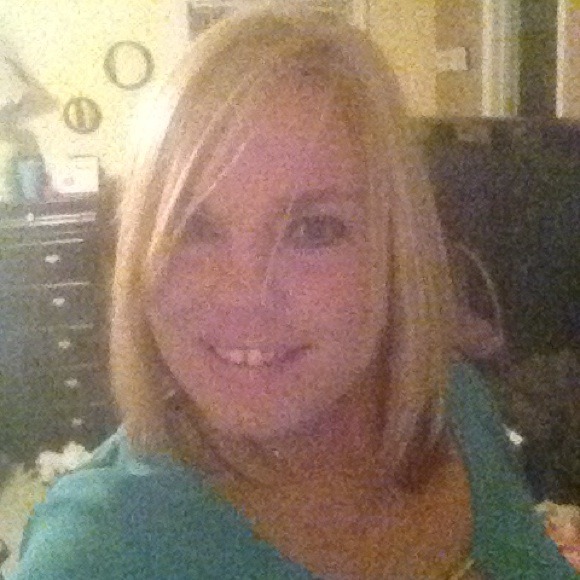 Profile Picture of Ruby Powell (@rubypowell1404) on Poshmark