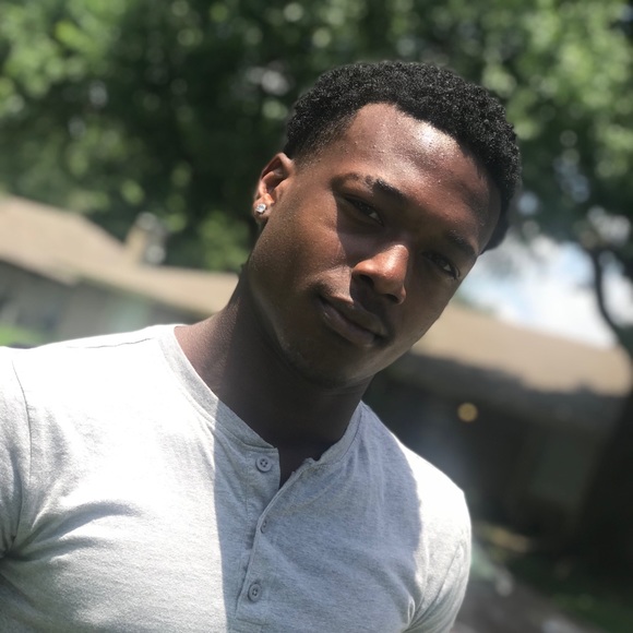Profile Picture of Matthew Mobley (@vrilatov) on Poshmark