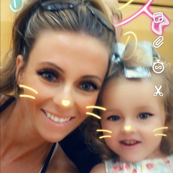 Profile Picture of Jennifer Johnstun (@jenbugsy) on Poshmark