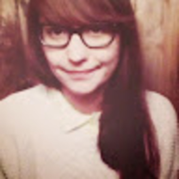 Profile Picture of Carla Mavian (@cmavian) on Poshmark