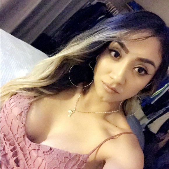 Profile Picture of Stephanie Trinidad (@damian1388) on Poshmark