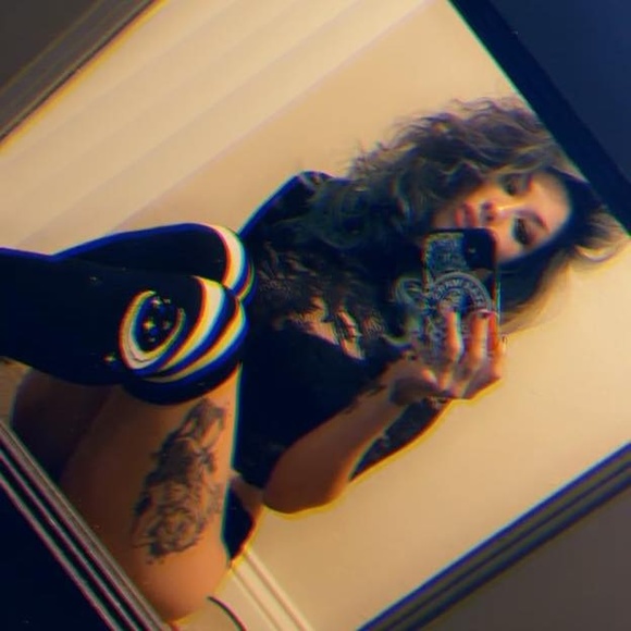 Profile Picture of Demesia Ravenwood (@dravenwood) on Poshmark