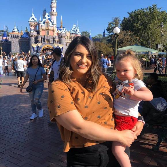 Profile Picture of Danielle Robles (@danielledyana) on Poshmark