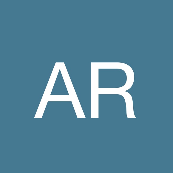 Profile Picture of Ariel Robbins (@arieljr) on Poshmark