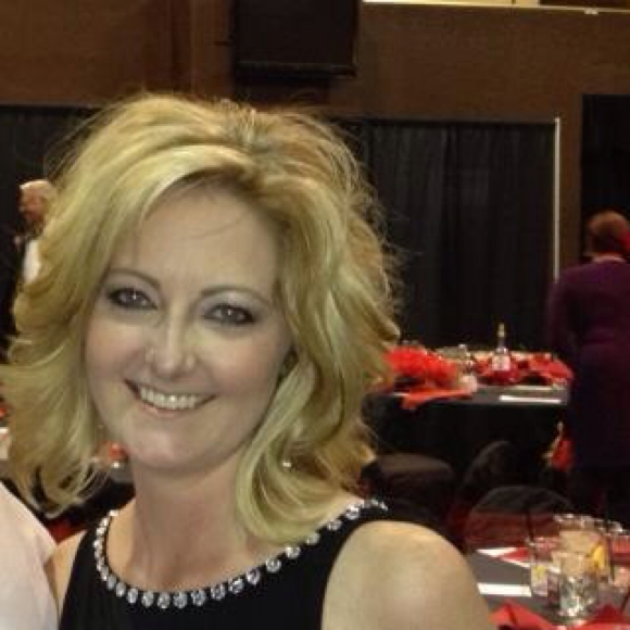 Profile Picture of Debbie Harkreader (@drhhairdiva) on Poshmark