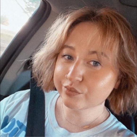 Profile Picture of Karleigh Clinkenbeard (@karleighclinken) on Poshmark