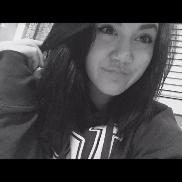 Profile Picture of Saisha Demello (@saisha_) on Poshmark