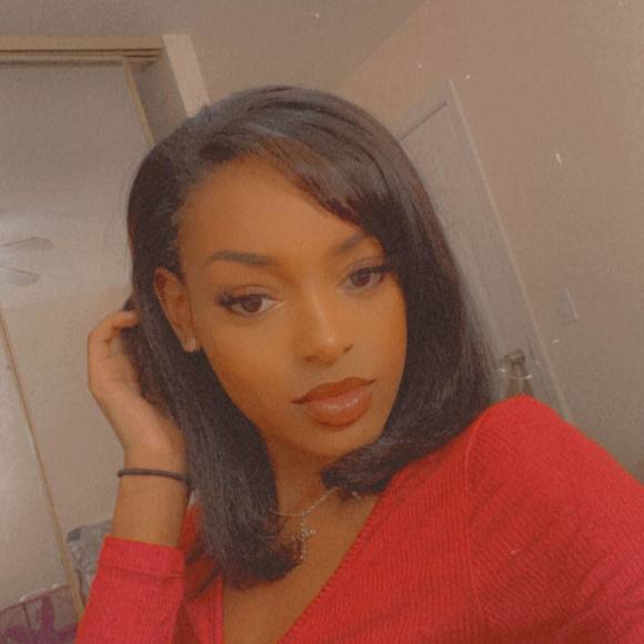 Profile Picture of Serena Hullum (@sh200018) on Poshmark