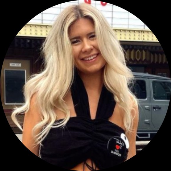 Profile Picture of Danielle Carolan (@hiphopdanigirl) on Poshmark